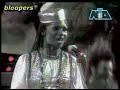 http://grbloopers.blogspot.com/2008/08/blog-post_1821.htmlΒασιλικότεροι γράφει ο 