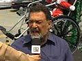 Empres�rio enfeita �rvore de Natal com cadeiras de rodas