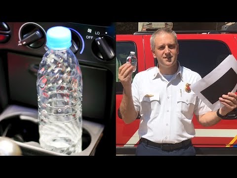 No dejar botellas de agua al interior del auto