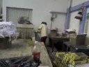 lupe cantando en la bodega