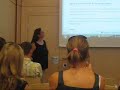 Edith Vosta trägt beim Stammtisch vor