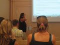Edith Vosta trägt beim Stammtisch vor