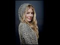 Just stand up to Cancer: Mariah Carey, Beyoncé, Mary J. Blige, Rihanna, Fergie, Sheryl Crow, Melissa Etheridge, Natasha Bedingfield, Miley Cyrus, Leona Lewis, Carrie Underwood, Keyshia Cole, Leann Rimes, Ashanti and Ciara.