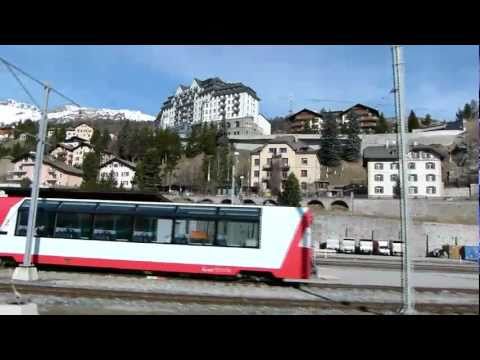 Lo storico trenino rosso per St. Moritz