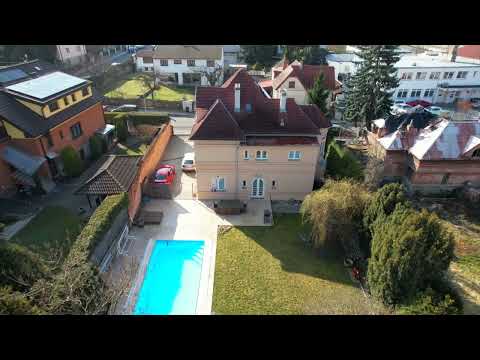 Video Reprezentativní neoklasicistní vila s noblesou, historií a moderním komfortem – Praha 4, Modřany