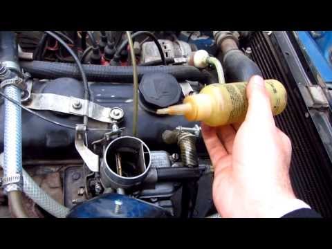 how to pour gas into carburetor