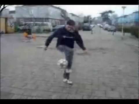 Acrobazie col pallone Acrobazie col pallone
