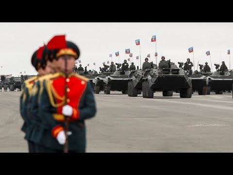 Ukraine: Militrparade in Luhansk (Ostukraine) und  ...