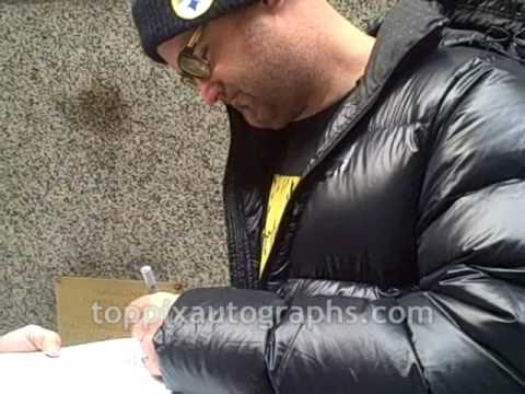 Yo Gabba Gabba - Signing Autographs at 