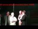 la sfilata sul palco degli ex jacopic, baran douglas, errol rausse, reed larson, mike kelly, il presidente rossi e il vice presidente riva.