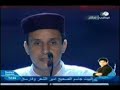 قصيدة عن كارثة أطفال الإيدز في مدينة بنغازي الليبية والتي راح ضحيتها 430 طفلا تم حقنهم بالإيدز داخل المستشفى بإيد آثمة.فِرَاخُ النُّسُور(مهداة إلى أطفال الإيدز في بنغازي)أُرِيدُ رِثَـاءً لِطِفْلِـي الصَّغِـيرِيُخَفِّفُ عَنِّي هُمُومِـي الضِّخَامْوَيَمْسَحُ بِالشِّعْـرِ عَنِّي الأَسَـىوَيَقْشَـعُ عَنْ مُقْلَتَـيَّ الظَّـلاَمْفَقَدْ مَاتَ مِنْ وَخْزَةٍ فِي الوَرِيدِتَفُلُّ الحَدِيـدَ كَفِعْـلِ الحُسَـامْوَلَيْـسَ هُنَـالِكَ ذَنْـبٌ جَنَـاهُوَمَا جَاوَزَتْ سِنُّهُ غَـيْرَ عَـامْأَتَانِـي عَلَـى كِبَــرٍ بَعْدَمَـامَضَى العُمْرُ بالقَبْوِ تَحْتَ الرُّكَامْوَكَـانَ كَمِسْبَحَـةٍ فِـي يَـدِي طَوَاهُ الرَّدَى دُونَ سِـنِّ الفِطَامْوَوَلَّى إِلَـى حَيْـثُ لاَ رَجْعَـةٍوَفِي ظُلْمَةِ اللَحْـدِ دُونِي يَنَـامْفَصَارَ بِمَوْتِكَ بَيْتِـي الرَّحِـيبُخَـوَاءً بِرَغْمِ ازْدِحَـامِ الأَنَـامْأَعَـدْلاً تَمُـوتُ وَأَنْتَ الغَـرِيرُوَيَهْنَـأُ بِالمُوبِقَــاتِ العِظَـامْلَقَدْ مَزَّقَ الحُـزْنُ قَلْبِي الكَسِيرَوَأَثْقَلَنِـي بِالهُمُـومِ الجِسَـامْبِإِحْـدَى لَيَالِي الشِّتَـاءِ الرَّتِيبِأُصِيبَ بِرَشْـحٍ شَبِيهِ الزُّكَـامْنَقَلْنَــاهُ لَكِـنْ إِلَـى حَتْفِـهِفَقَدْ دُسَّ فِي الشَّهْـدِ سُمٌّ زُؤَامْتَسَـاءَلْتُ وَهْـوَ أَمَامِـي أَرَاهُيُكَابِدُ أَقْسَى صُنُـوفَ السَّقَـامْلِمَاذَا تَمُـوتُ فِـرَاخُ النُّسُـورِوَخَسْفُ الرَّوَابِي عَلَيْهَـا تُسَامْأيُؤْذَى صَغِـيرِي وَلَمْ يَقْتَـرِفْمِنَ الإِثْـمِ شَيْئـاً وَرَبِّي حَرَامْدَعُـونِي فَفَـي دَاخِلِـي حُرْقَةٌفَهَلْ حِـينَ أَذْرِفُ دَمْعِـي أُلاَمْعَلَى خَـيْرِ طِفْـلٍ حُبِـيتُ بِهِوَمَا كُنْـتُ أَرْجُـو لَهُ أَنْ يُضَامْبنغازي 4/11/1999مقصيدة للشاعر: صلاح الدين الغزال
