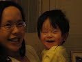 笑笑的嬰兒