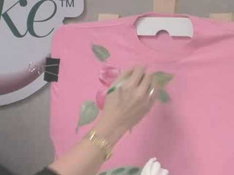 how to decorate a t shirt with fabric paint