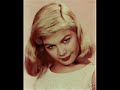 montage of some of the teen queen idols of the 50s.

disclaimer: all photos, stills, clips and music are copyrighted to their respective owners.  no infringement intended.