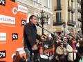 07/02/2009. Convocadas por Ciudadanos-Partido de la Ciudadanía, más de 2000 personas nos concentramos en la Plaza de Sant Jaume de Barcelona, delante del Palau de la Generalitat, para exigir al MH President Montilla que cumpla las leyes o dimita. Parlamentos completos de Jordi Cañas, Albert Rivera y Juan Carlos Girauta