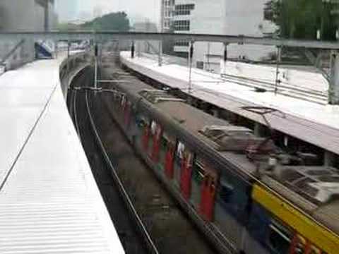 港鐵(前九鐵)SP-1900(千九)列車駛入九龍塘(車)站