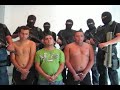 XALAPA, Ver.— Autoridades estatales identificaron a uno de los seis hombres que en videos anónimos confiesan pertenecer al grupo delictivo de Los Zetas, brazo armado del cártel del Golfo. ''Somos el nuevo grupo mata Zetas y estamos en contra del secuestro y la extorsión, y vamos a luchar contra ellos en todos los estados por un México más limpio'', decía la nota dejada por los autores materiales