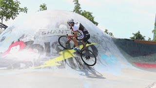 Produkt Manager Johannes Koch und Bike-Profi Tim Böhme stellen die Grinder Gravel Bikes vor.