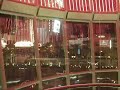 ストリップのM&Mの隣にあるアウトバックに行くときに、コークボトルのエレベータに乗ります。 帰りの下りの様子です。
