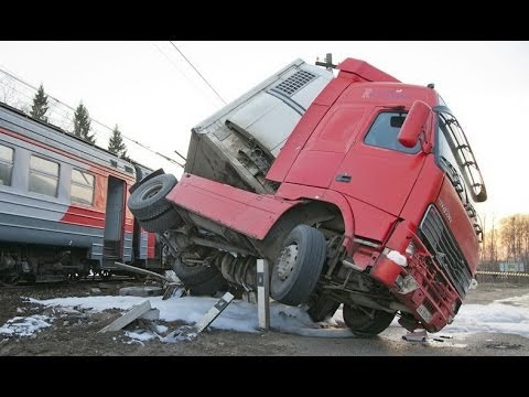 Best truck crashes, truck accident compilation 2014 Part 8