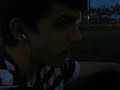 a eva le gusta esa cancion, que havia oido un par de vezes (de ai mi ingles)
i klaro los cascos i la 