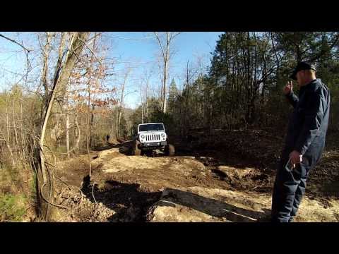 Full Throtle Rock Crawling Through The Mud