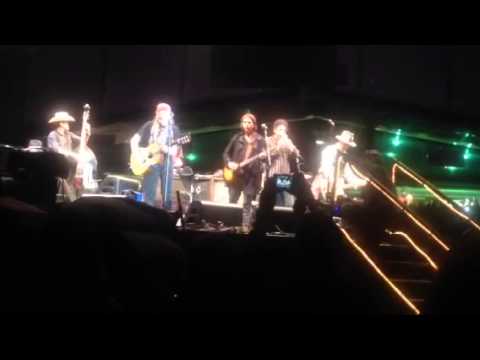 Johnny Depp joins Willie at Rodeo Austin