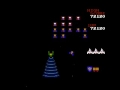 un pti peut de galaga sur nes:galaga est un jeu vid�o de type shoot them up d�velopp� par namco et commercialis� sur borne d'arcade en 1981. il s'agit de la suite de galaxian. galaga est le premier jeu d'arcade permettant � un seul joueur de jouer avec deux vaisseaux simultan�ment. c'est aussi le premier jeu d'arcade � comporter des � niveaux bonus � (appel�s � challenging stages �) entre les niveaux. syst�me de jeu: le joueur pilote un vaisseau spatial qui peut seulement se d�placer de gauche � droite au bas de l'�cran et qui ne dispose que d'un tir simple. les vaisseaux ennemis tentent de bombarder le joueur. comme dans galaxian (�galement un jeu de namco), des vaisseaux peuvent descendre vers le joueur et tenter de le tuer par collision ou bombardement. certains vaisseaux (� vaisseau-m�re � ou � boss galaga �) ont la possibilit� de s'approcher du vaisseau du joueur et de le capturer. un des atouts majeurs de galaga par rapport � ses pr�d�cesseurs est la possibilit� pour un seul joueur de jouer avec deux vaisseaux simultan�ment. pour ce faire, le joueur doit r�aliser la man?uvre suivante : se faire capturer par un vaisseau-m�re une partie de galaga. laisser le vaisseau-m�re rejoindre sa place en haut de l'�cran patienter jusqu'� ce que le vaisseau-m�re, accompagn� du vaisseau captur�, attaque � nouveau tirer sur le vaisseau-m�re et le d�truire (en prenant soin de ne pas toucher le vaisseau captur�) le vaisseau captur� se place � c�t� du premier vaisseau du joueur apr�s  ... 
