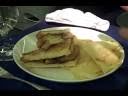 videos de Larry enjoying a meal en route to Tokyo