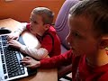 Peko igra a NIdzo daje instrukcije .