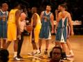 court,Entering,Hornets