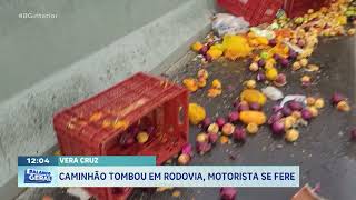 Vera Cruz: Caminhão tombou em rodovia, motorista se fere