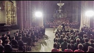 500 vozes oferecem um belo canto ao Papa Francisco por seu aniversário