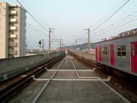 １０３系 （６両）（0651C）（E15：E10）・３０３系 （６両）（0588M）（K03） 【九大学研都市駅】