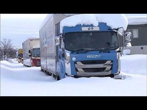 Schneechaos in Zentraljapan: Mehr als 1.000 PKW und L ...