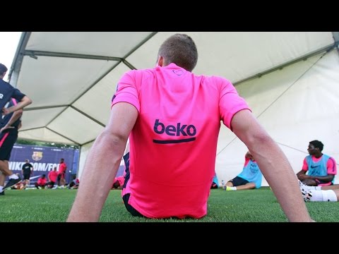 Beko se estrena en la camiseta de entrenamiento del Barça Beko se estrena en la camiseta de entrenamiento del Barça