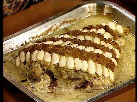 Jaffrey - Part 2 of 2. Madhur Jaffrey shows how to make the lamb dish, Raan Masaldar. Click this link to watch the full programme: http://bit.ly/WfUqtJ Watch more high...