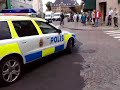 Polisbil på utryckning i centrala Lund Polisbil på utryckning i centrala Lund