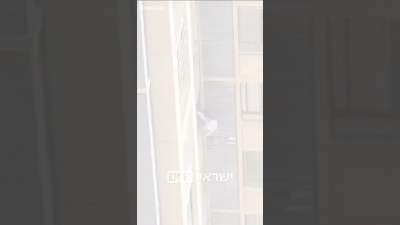 ⁨ סצנה מסרט: בעל * בסין הבריח את המאהבת שלו מהחלון בקומה 10 בגלל שאשתו חזרה הביתה מוקדם מהצפוי⁩