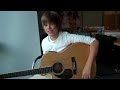 Justin Bieber cantando One Less Lonely Girl