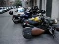 Strike! 1 auto contro 9 motorini Strike! 1 auto contro 9 motorini