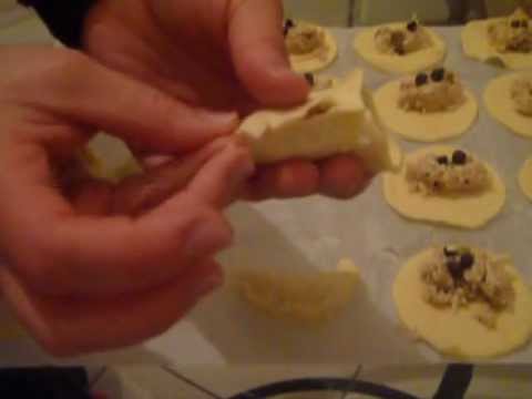 gâteau tunisie - Un classique des amuses-bouches tunisiens, on les retrouve à chaque occasion. Pour plus de recettes rendez-vous sur mon blog: http://confessionsduneaccroduco...