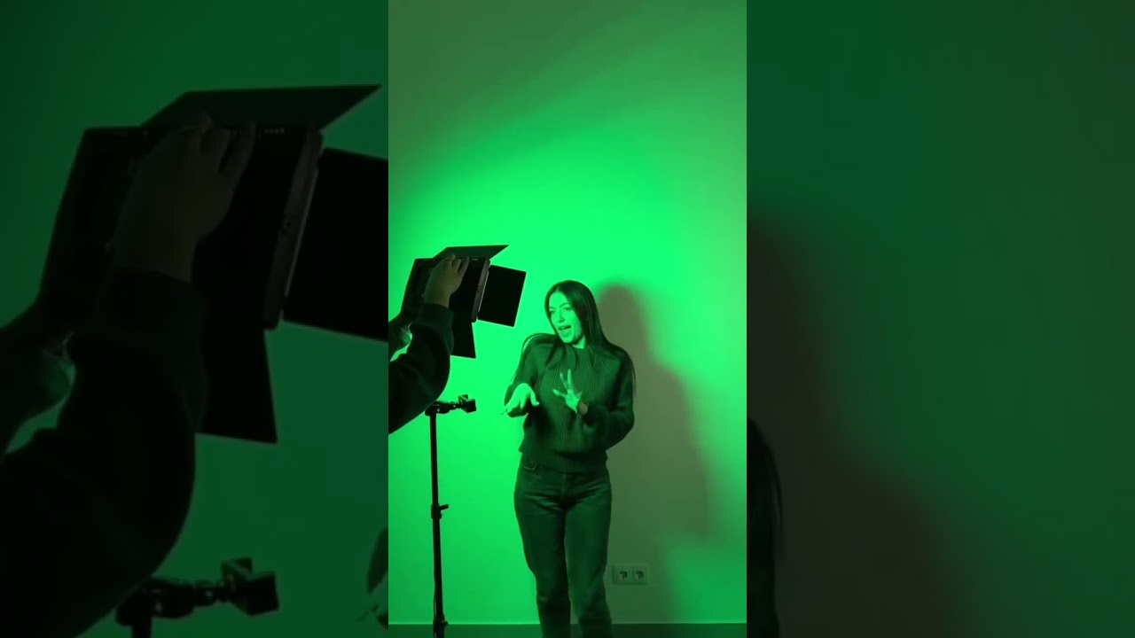 Профессиональный постоянный видеосвет LUX100 VL-3 RGB с направлением освещения 29х17 см + штатив 2.1м Профессиональный постоянный видеосвет LUX100 VL-3 RGB с направлением освещения 29х17 см + штатив 2.1м