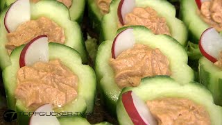 Gefüllte Gurke auf Pumpernickel | Fingerfood Gefüllte Gurke auf Pumpernickel | Fingerfood