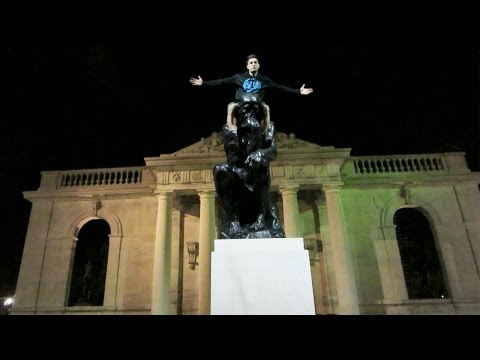 STATUE CLIMBING IN PHILLY