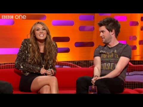 Miley Cyrus Chats about Liam Hemsworth On ‘The Graham Norton Show’