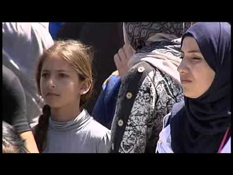 El papa se lleva consigo a 10 refugiados en su regreso a Roma