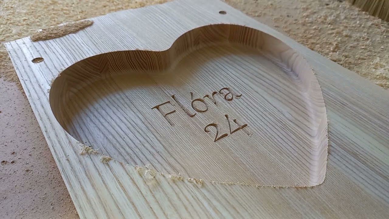 Szöveg gravírozása fába, egyedi termék gyártása /faguru.hu/