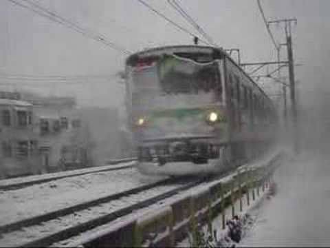 横浜線205系雪の中1