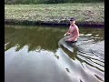 lekker chillen in de sloot lekker chillen in de sloot